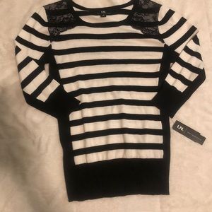 I.N. San Francisco Black & White Sweater -Sz M-NWT